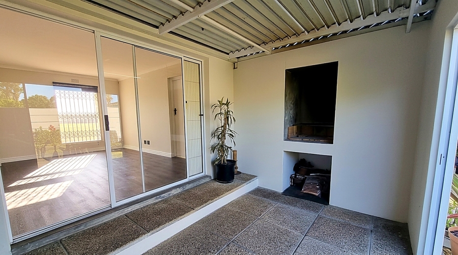 3 Bedroom Property for Sale in Sunningdale Western Cape